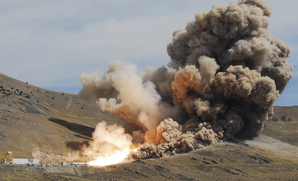 NASA v červnu vyzkoušela přídavné rakety SRB, které vynesou do vesmíru raketu SLS