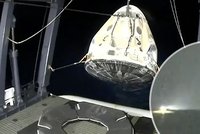 Další úspěch SpaceX: Loď Crew Dragon bezpečně dopravila z ISS čtyři astronauty
