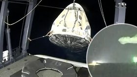 Astronauti se vrátili z půlroční mise na Mezinárodní vesmírné stanici v kapsuli od SpaceX.