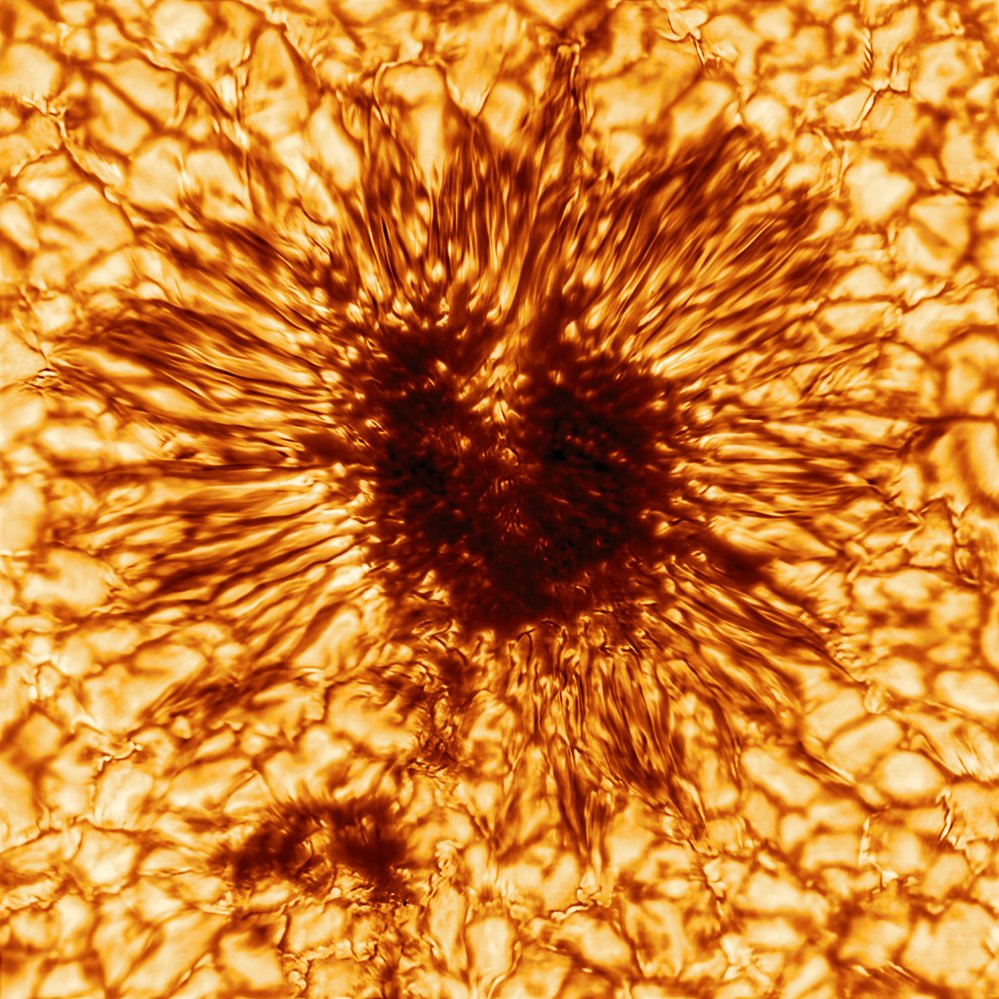 Sluneční skvrna z dalekohledu Daniel K. Inouye Solar Telescope