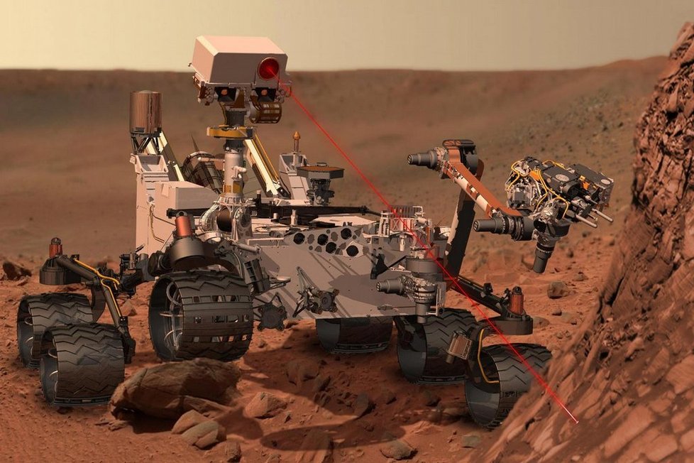 NASA také uvedl, že poprvé využil Curiosity k tomu, aby přes něj odvysílal zpět na Zem hlas - konkrétně blahopřání šéfa NASA Charlese Boldena řídícímu týmu Curiosity. &#34;Je to poprvé, co jsme přes jinou planetu vysílali lidský hlas,&#34; řekl šéf telekomunikace marsovských misí NASA Chad Edwards. (Foto ČTK)