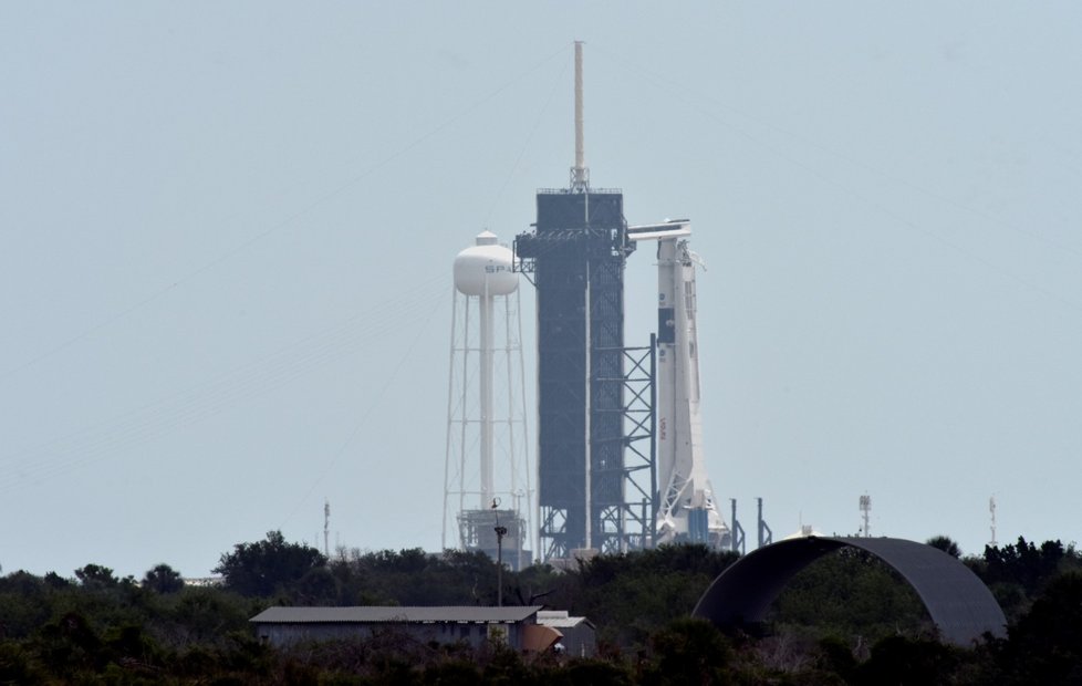 Přípravy na druhý pokus o start nové americké lodi Crew Dragon se dvěma astronauty NASA pokračují (30. 5. 2020)