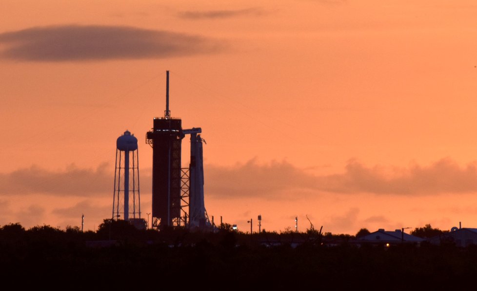 Přípravy na druhý pokus o start nové americké lodi Crew Dragon se dvěma astronauty NASA pokračují (30. 5. 2020)