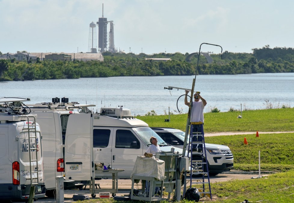 Přípravy na druhý pokus o start nové americké lodi Crew Dragon se dvěma astronauty NASA pokračují (30. 5. 2020)