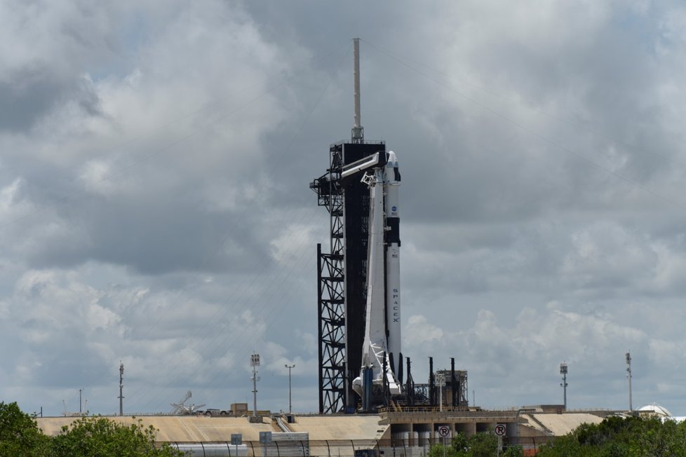 Přípravy na druhý pokus o start nové americké lodi Crew Dragon se dvěma astronauty NASA pokračují (30. 5. 2020)