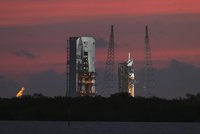 Problémy při startu nové vesmírné rakety: NASA musela odložit test na pátek