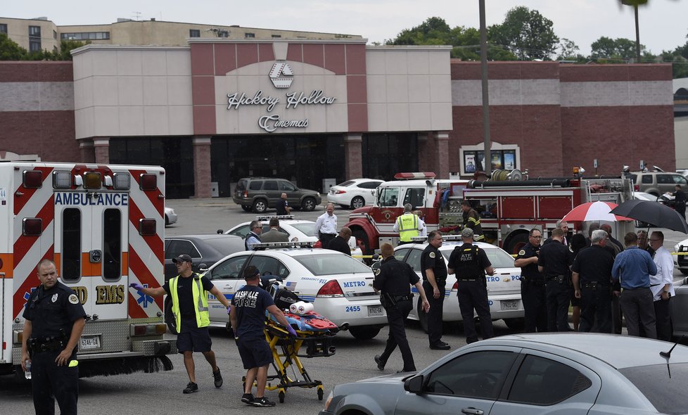 Policie v USA zastřelila útočníka, který řádil v kině během Šíleného Maxe