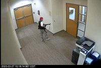 Žena (†28) střílela v křesťanské škole: Zabila tři malé děti a tři dospělé! Strážníci ji zneškodnili