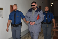 Zavraždil přítelkyni, týral manželku! Jehlou pod žebra a skleničkou do hlavy