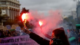 Protesty proti násilí na ženách ve Španělsku (25.11.2018)