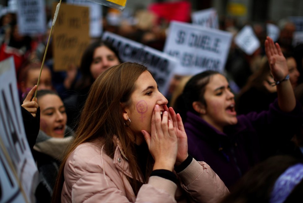 Protesty proti násilí na ženách ve Španělsku (25.11.2018)