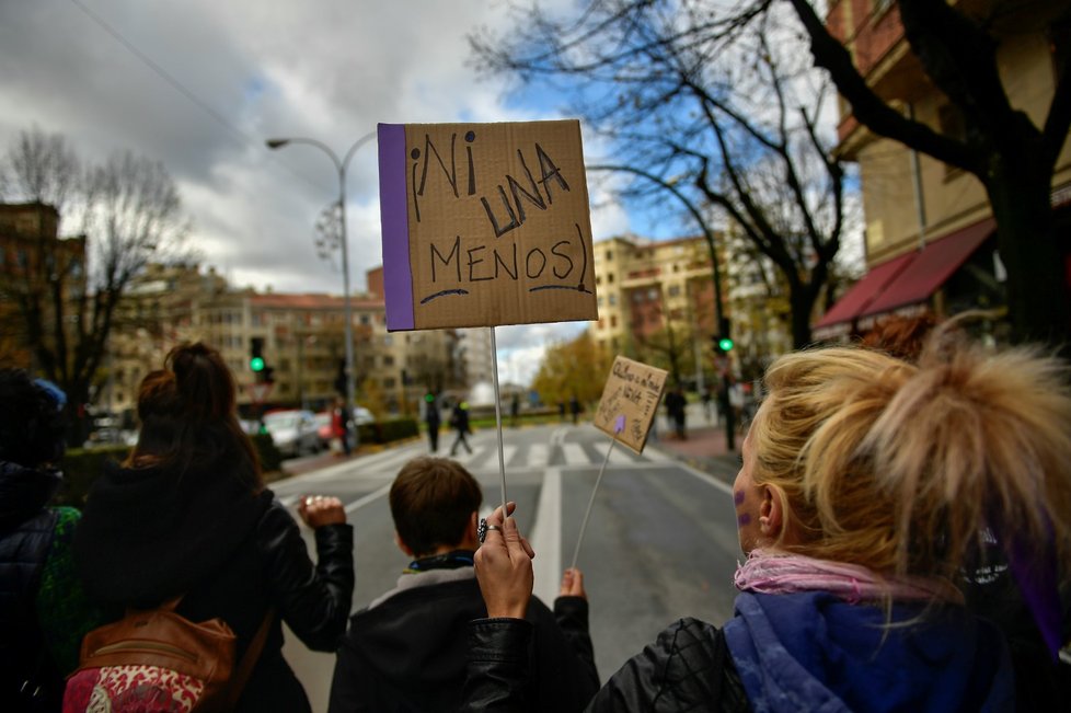 Protesty proti násilí na ženách ve Španělsku (25.11.2018)