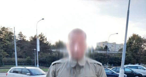 Muže (29), který zákeřně napadl v Brně procházející dvojici, policisté rychle zadrželi. Jeho neznámé oběti teď vyzvali, aby se přihlásily se kvůli svědectví.