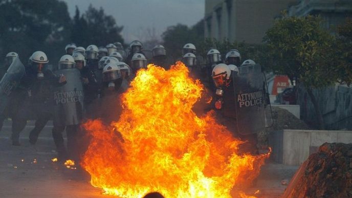 Násilnosti v řeckých ulicích