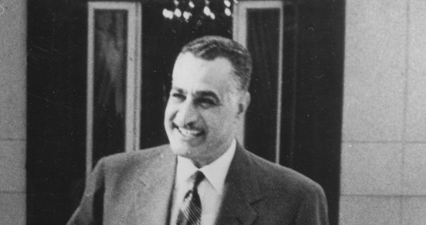Gamál Abdal Násir na historickém snímku. Politik žil v letech 1918 až 1970.