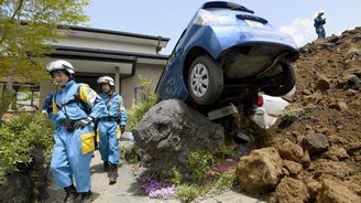 Japonská zemětřesení mají nejméně 42 obětí, další lidé se pohřešují