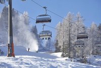 Na lyže do Nassfeldu: Z Rakouska a Itálie si bere to nejlepší, drink si objednáte česky
