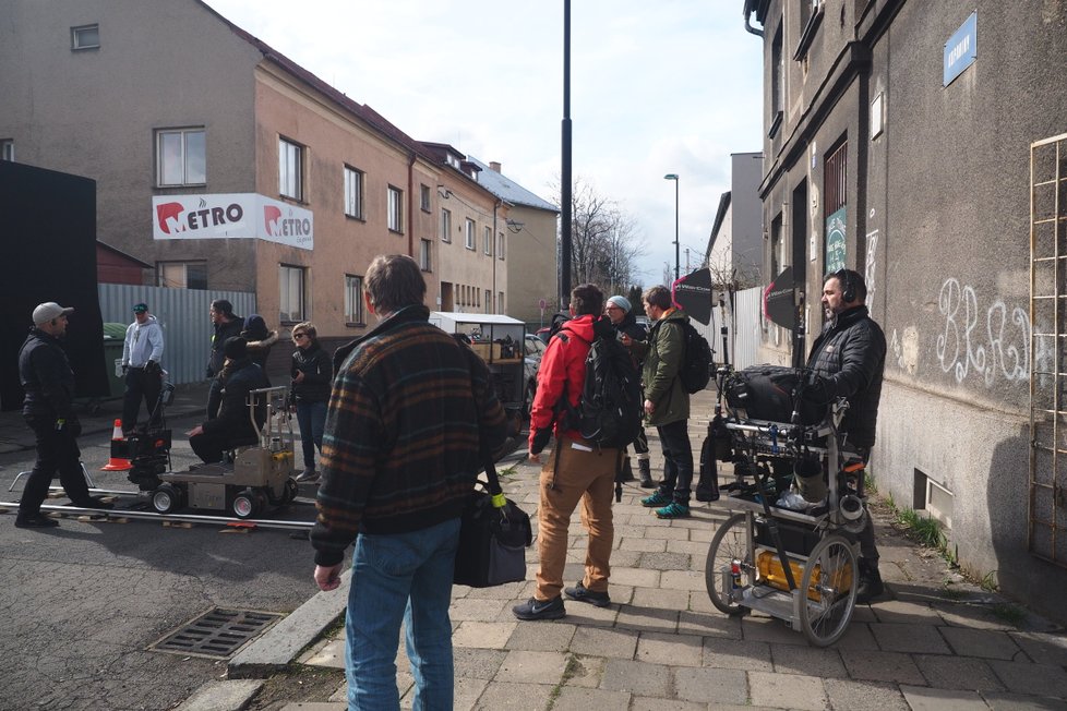 Dánští filmaři natáčí nový krimiseriál DNA v ulicích Ostravy.