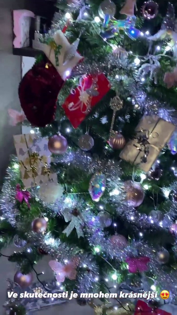Natálie Kočendová je první celebritou, co má už teď nazdobený stromeček