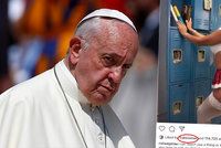Papež František našel zalíbení v sexy hříšnici na instagramu?! K její fotografii připojil svůj lajk