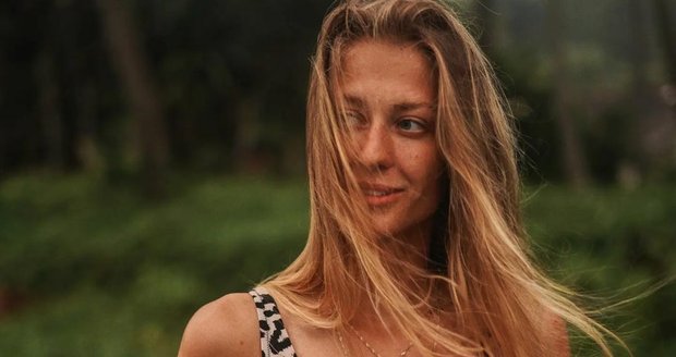 Miss Natálka Kotková v plavkách na Srí Lance.