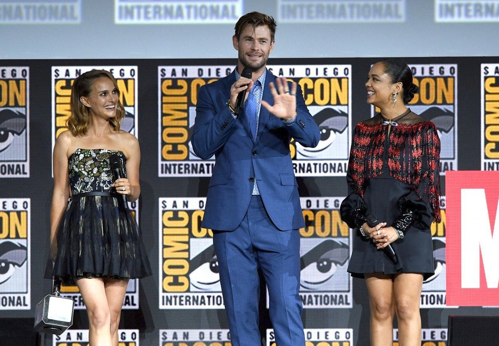 Natalie Portman, Chris Hemswoth a Tessa Thompson na Comic Conu