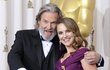 Těhotné Natalii Portman předal Oscara mužský vítěz z loňska  Jeff Bridges.