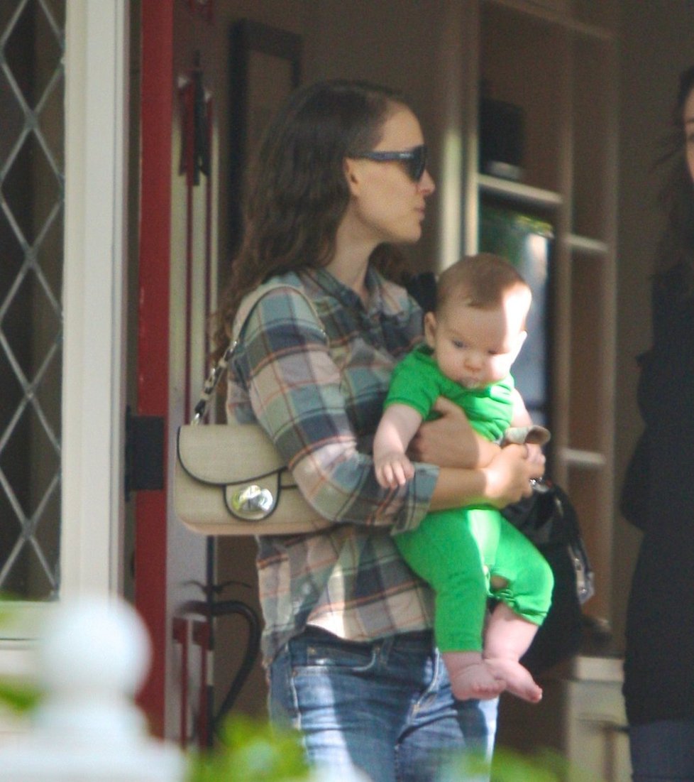 Natalie Portman vzala syna na návštěvu ke kamarádce