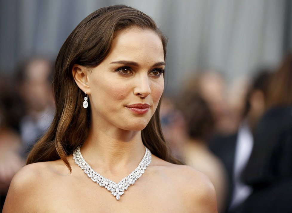 Krk Natalie Portman zdobil diamantový náhrdelník