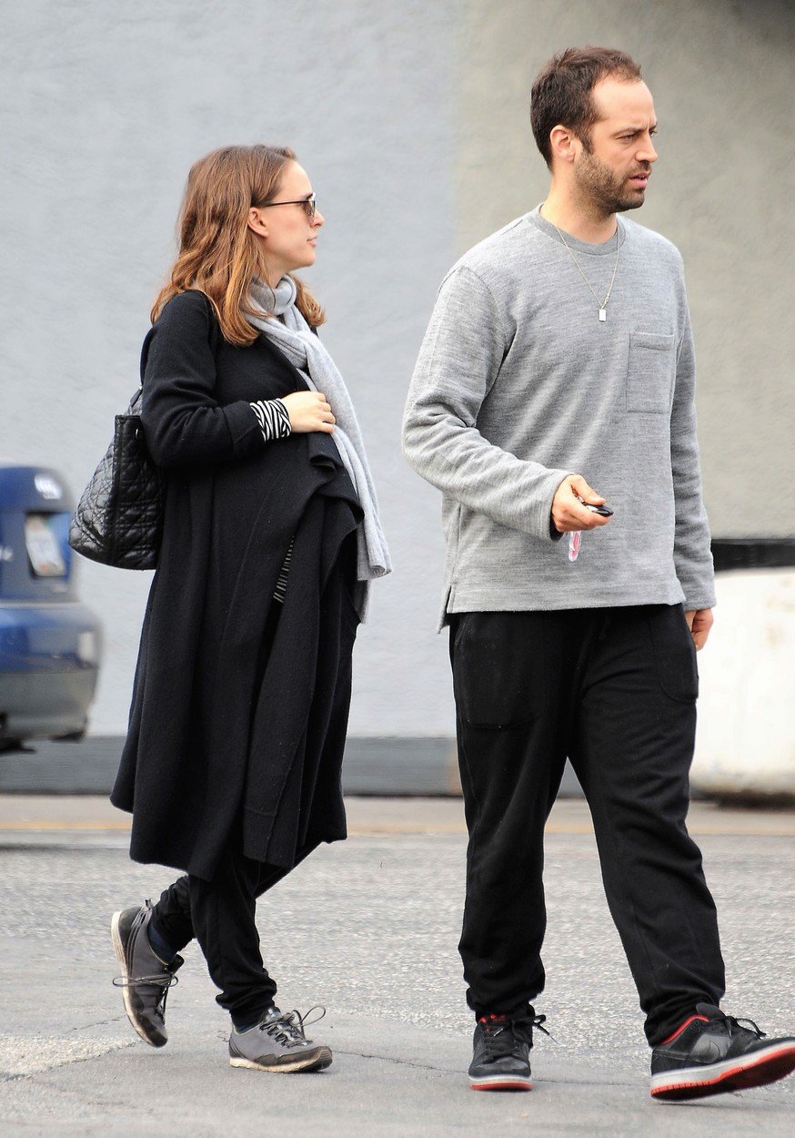 Herečka Natalie Portman čeká druhé dítě s manželem Benjaminem Millepiedem.