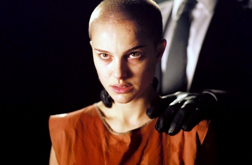 Natalie Portman ve filmu V jako vendeta