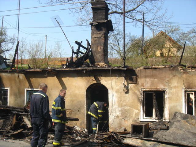 Vypálený dům ve Vítkově, ve kterém bydlela Natálka se svou rodinou v době útoku.