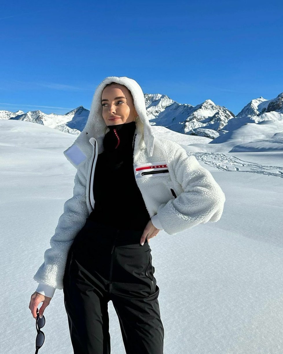 Modelka Natallia Yakimchyková byla na silvestra v Monaku, předtím lyžovala v Alpách.