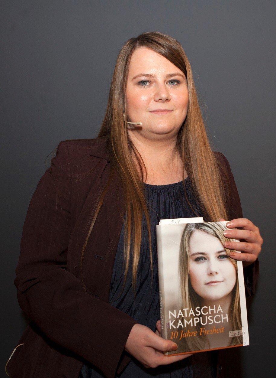 Natascha Kampusch napsala knihu o 10 letech na svobodě.