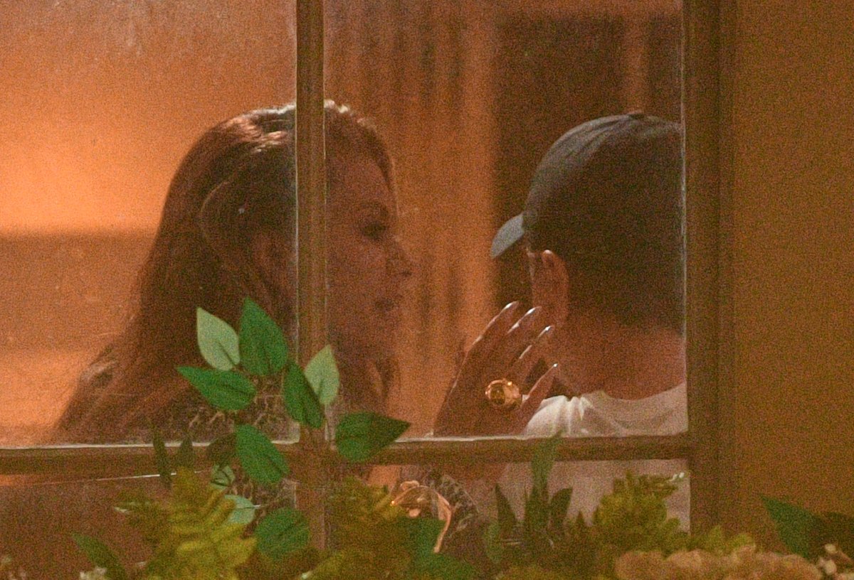 Leonardo DiCaprio a Natasha Poonawalla při romantice v restauraci