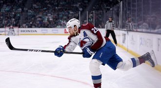 MacKinnon se hrne dál. Největší boháč v NHL investuje do sebe, vyplácí se