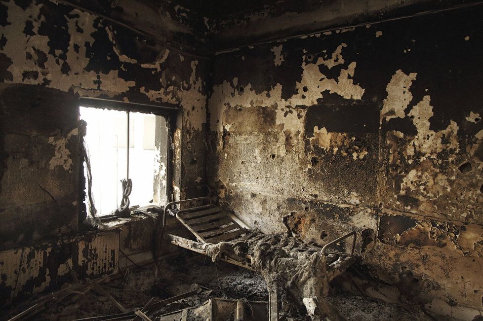 Lékaři bez hranic vyfotografovali zbytky vybombardované nemocnice v Kundúzu.