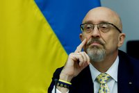ONLINE: Zelenskyj chce odvolat ministra obrany, zní Ukrajinou. Kdo ho nahradí?