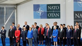 Na summit NATO v Bruselu přijeli lídři členských zemí.