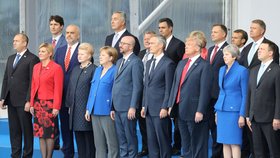 Na summit NATO v Bruselu přijeli lídři členských zemí.