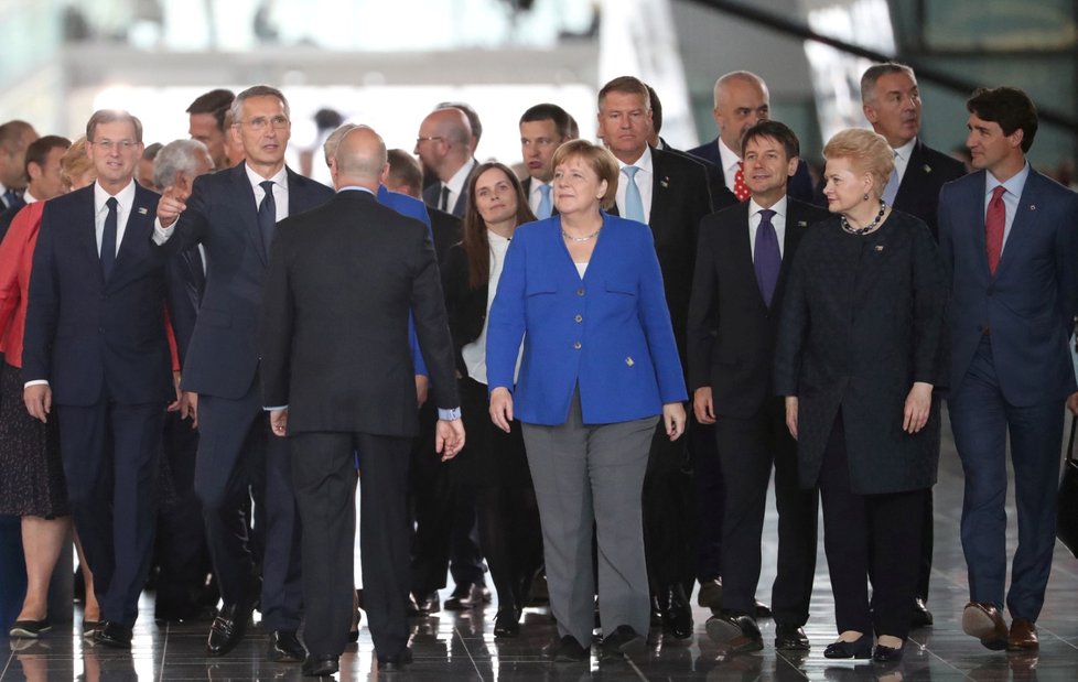 Na sumit NATO v Bruselu přijeli lídři členských zemí.