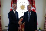 Šéf NATO Stoltenberg jednal v Istanbulu s prezidentem Erdoganem.