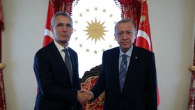 Šéf NATO Stoltenberg jednal v Istanbulu s prezidentem Erdoganem.