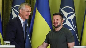 Šéf NATO nečekaně v Kyjevě: Odsoudil „imperiální bludy“ Moskvy, podpořil vstup Ukrajiny do aliance
