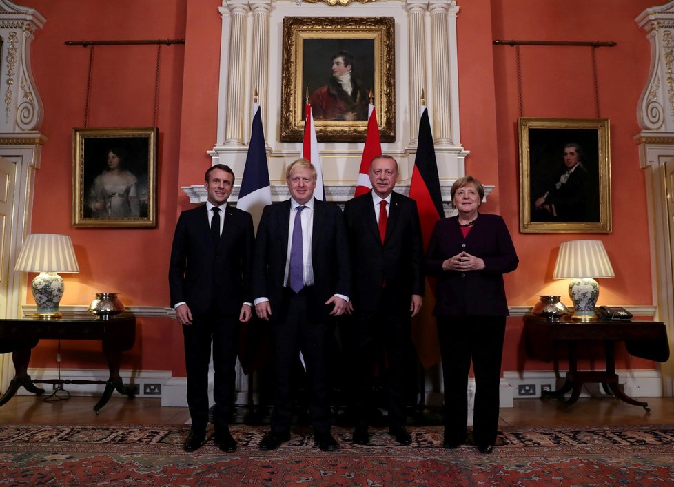 Summit NATO: Zleva Emmanuel Macron, Boris Johnson, Recep Tayyip Erdogan a Angela Merkelová (3. 12. 2019)