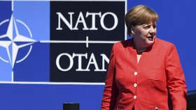 Německá kancléřka Angela Merkelová přijíždí na summit NATO.