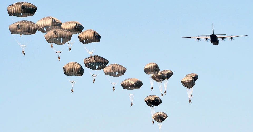 Největší vojenské cvičení od pádu komunismu: Zahájilo NATO v Polsku přípravu na válku?