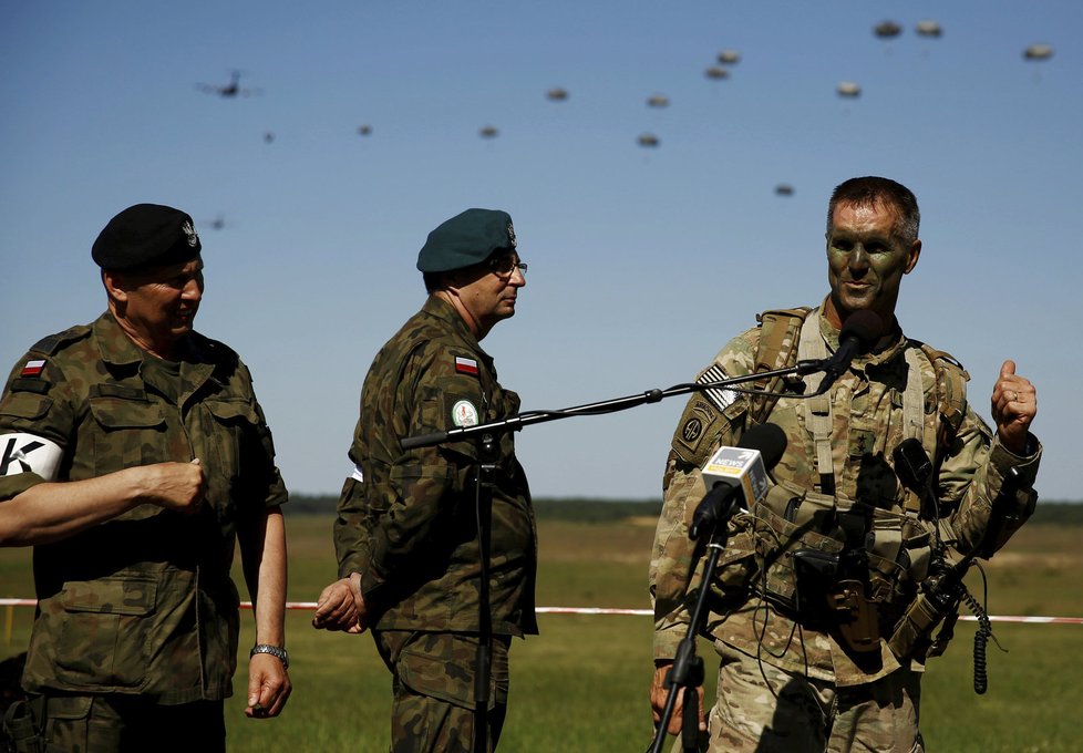 Největší vojenské cvičení od pádu komunismu: Zahájilo NATO v Polsku přípravu na válku?