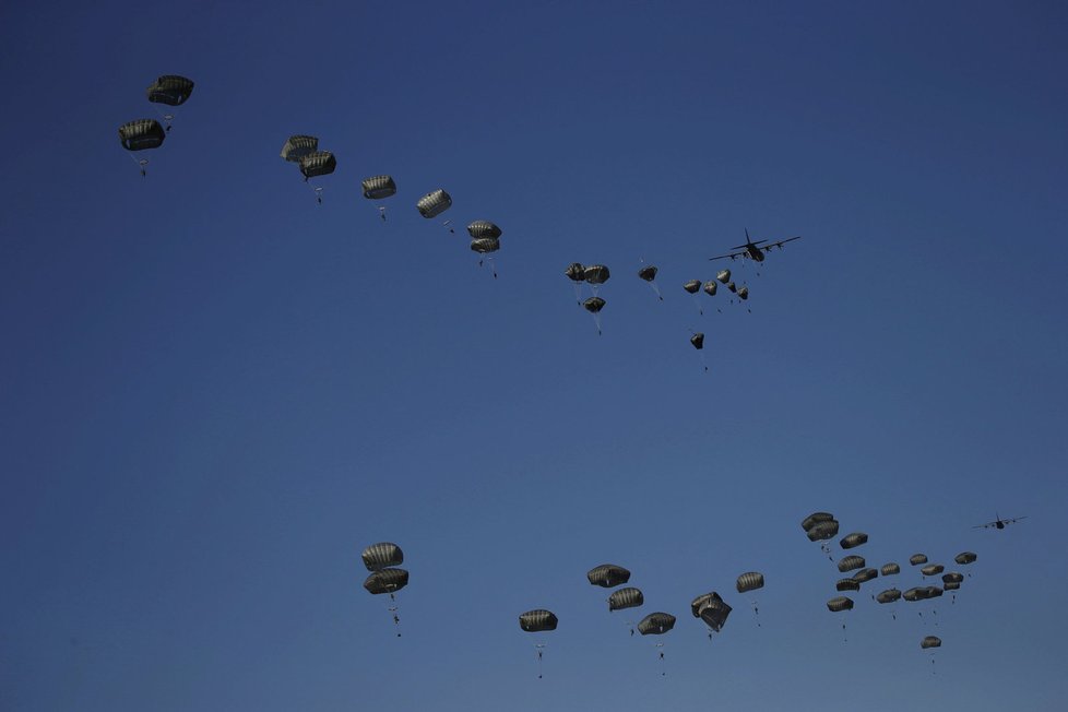 Největší vojenské cvičení od pádu komunismu: Zahájilo NATO v Polsku přípravu na válku?