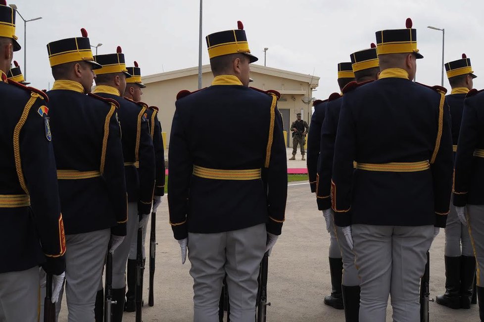 První část štítu na základně v Deveselu uvedli Američané do provozu za účasti generálního tajemníka NATO Jense Stoltenberga, náměstků ministrů zahraničí a obrany USA a rumunských představitelů.